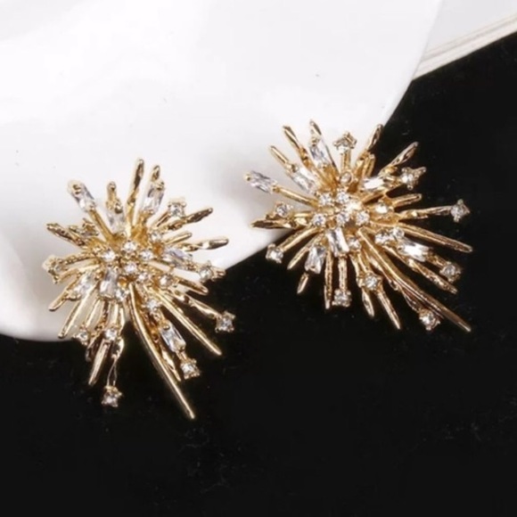 everrealli Jewelry - NEW Yellow Gold Striking Firework Stud Earrings